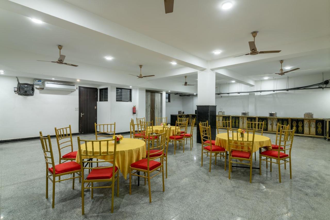 Hotel De Luxe Basai Road グルガウン エクステリア 写真