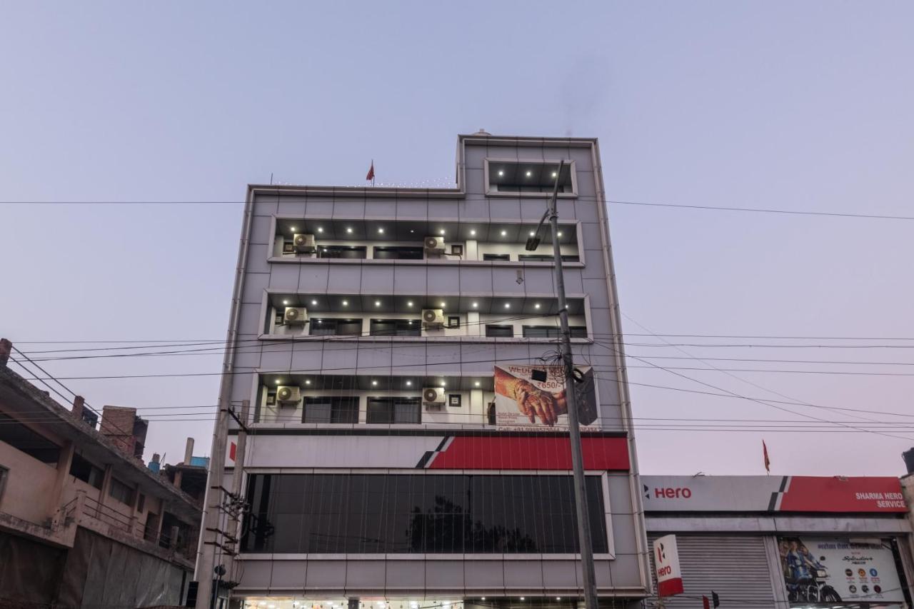 Hotel De Luxe Basai Road グルガウン エクステリア 写真